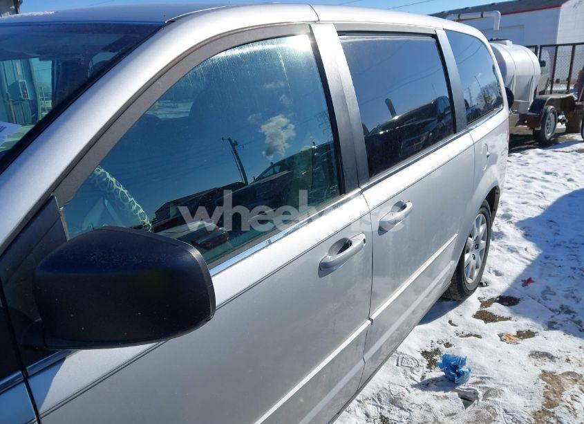 Photo 13 of 2010 Chrysler Town & COUNTRY LX (VIN 2A4RR4DEXAR142383)