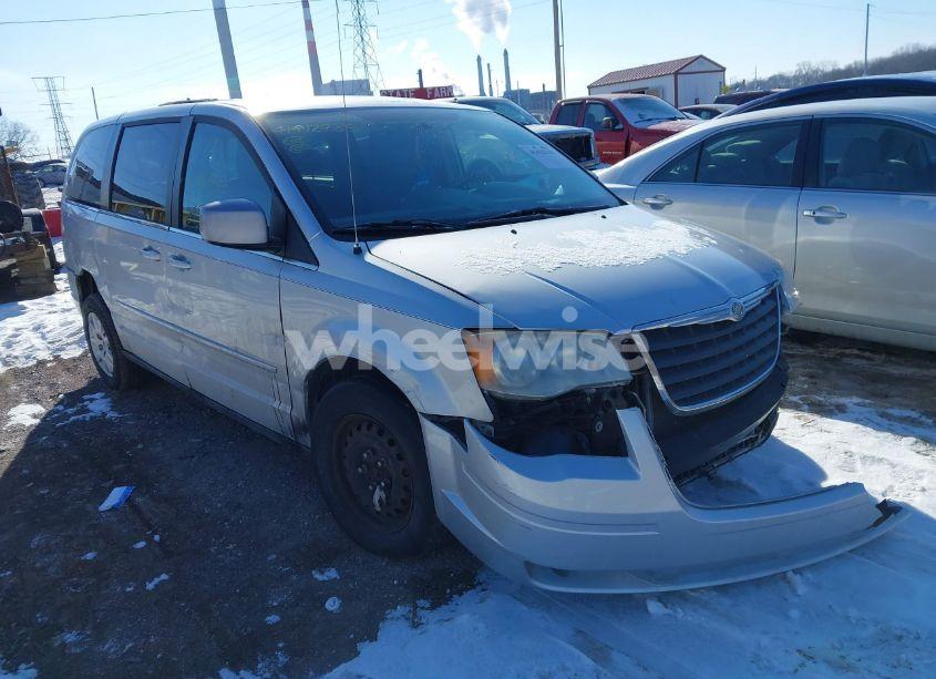 Photo 6 of 2010 Chrysler Town & COUNTRY LX (VIN 2A4RR4DEXAR142383)