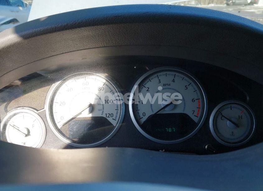 Photo 7 of 2010 Chrysler Town & COUNTRY LX (VIN 2A4RR4DEXAR142383)