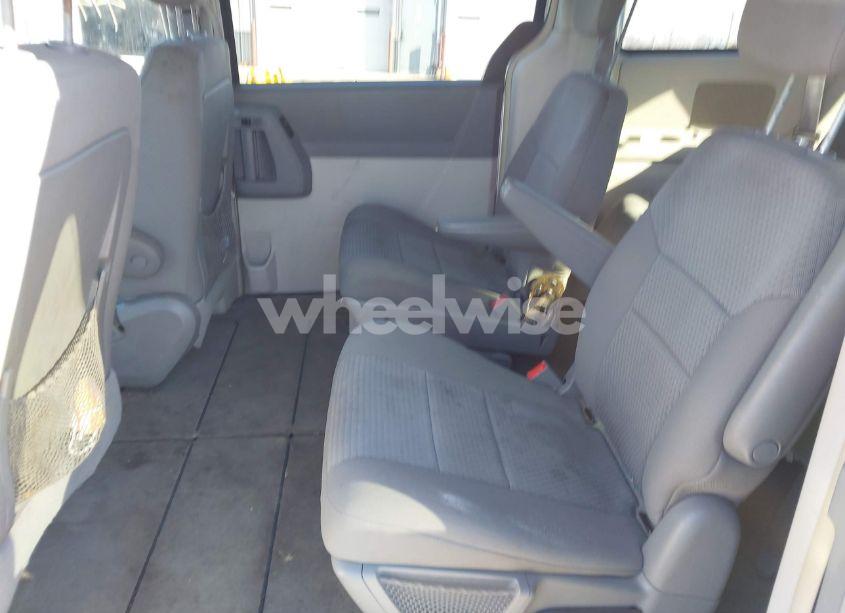 Photo 8 of 2010 Chrysler Town & COUNTRY LX (VIN 2A4RR4DEXAR142383)