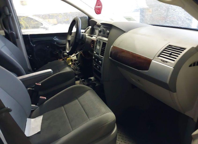 Photo 5 of 2010 Chrysler Town & COUNTRY TOURING (VIN 2A4RR5D10AR103319)