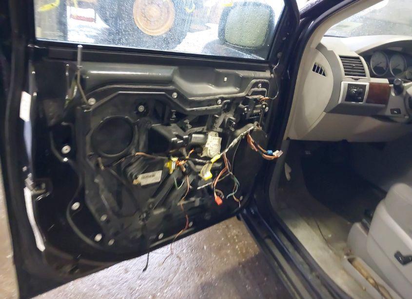 Photo 6 of 2010 Chrysler Town & COUNTRY TOURING (VIN 2A4RR5D10AR103319)