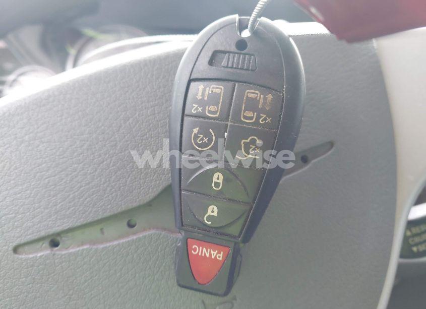 Photo 11 of 2010 Chrysler Town & COUNTRY TOURING (VIN 2A4RR5D10AR105488)