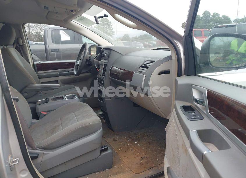 Photo 5 of 2010 Chrysler Town & COUNTRY TOURING (VIN 2A4RR5D10AR105488)