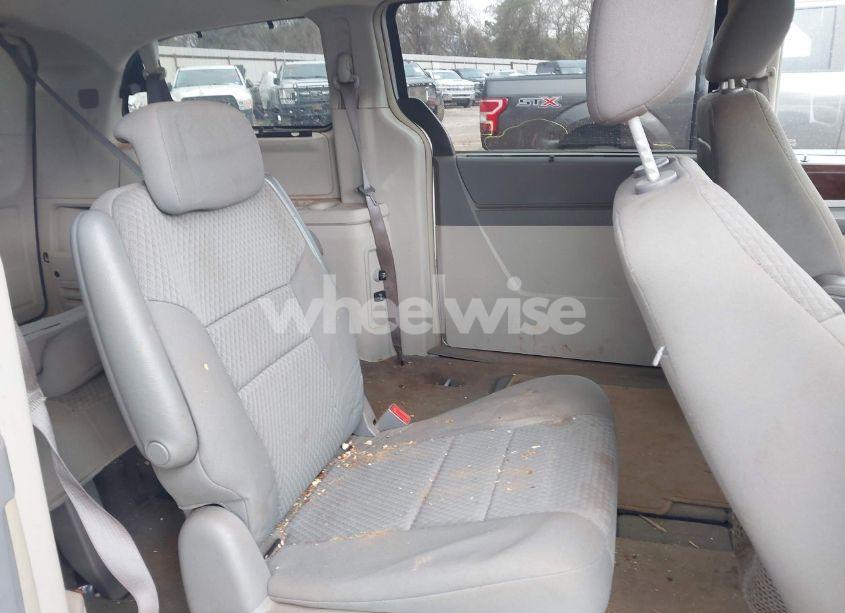Photo 8 of 2010 Chrysler Town & COUNTRY TOURING (VIN 2A4RR5D10AR105488)
