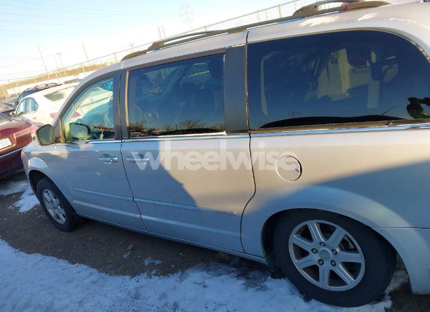 Photo 14 of 2010 Chrysler Town & COUNTRY TOURING (VIN 2A4RR5D10AR129449)