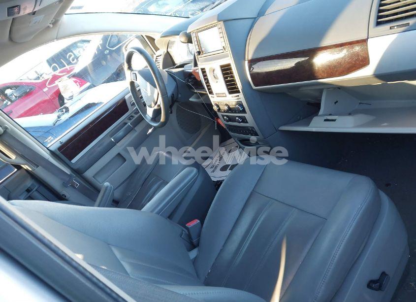 Photo 5 of 2010 Chrysler Town & COUNTRY TOURING (VIN 2A4RR5D10AR129449)