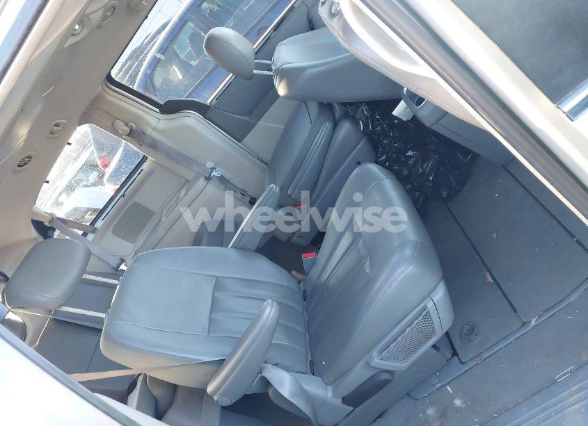 Photo 8 of 2010 Chrysler Town & COUNTRY TOURING (VIN 2A4RR5D10AR129449)