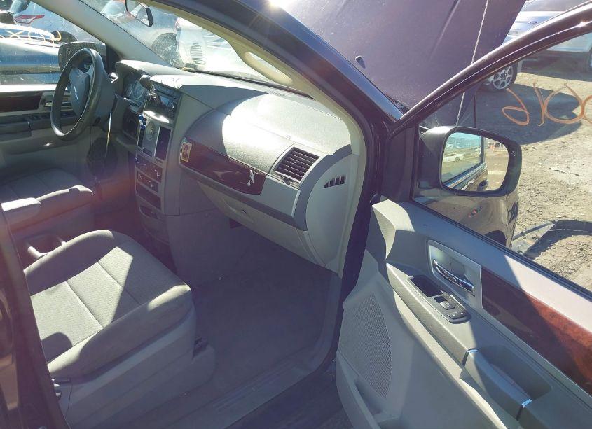 Photo 5 of 2010 Chrysler Town & COUNTRY TOURING (VIN 2A4RR5D10AR140922)