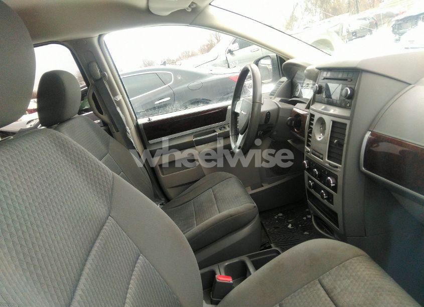 Photo 5 of 2010 Chrysler Town & COUNTRY TOURING (VIN 2A4RR5D10AR142668)