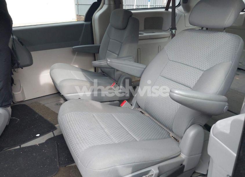 Photo 8 of 2010 Chrysler Town & COUNTRY TOURING (VIN 2A4RR5D10AR183852)