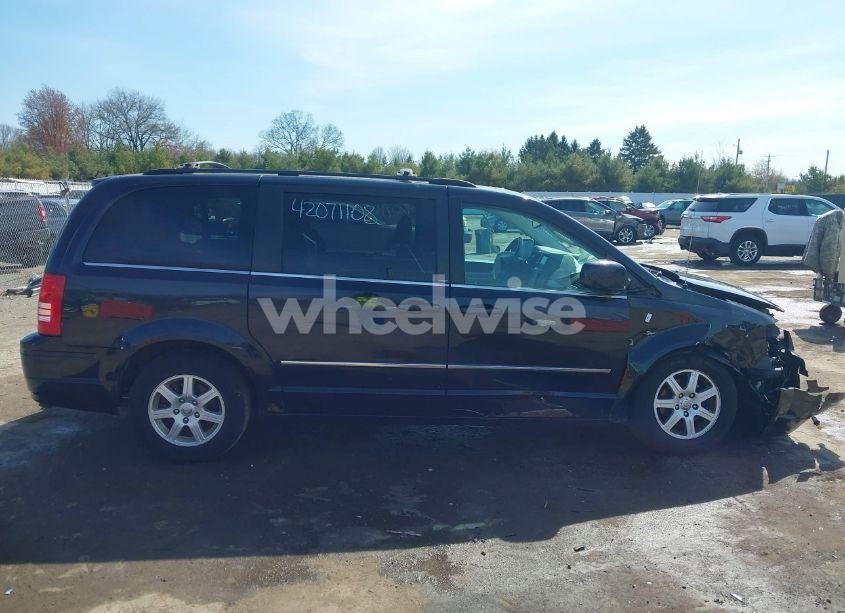 Photo 14 of 2010 Chrysler Town & COUNTRY TOURING (VIN 2A4RR5D10AR189117)