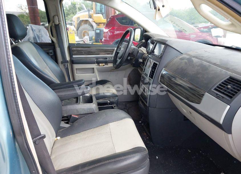 Photo 5 of 2010 Chrysler Town & COUNTRY TOURING (VIN 2A4RR5D10AR298645)