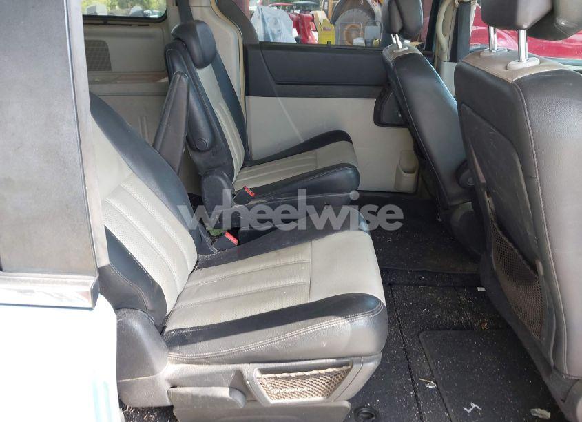 Photo 8 of 2010 Chrysler Town & COUNTRY TOURING (VIN 2A4RR5D10AR298645)