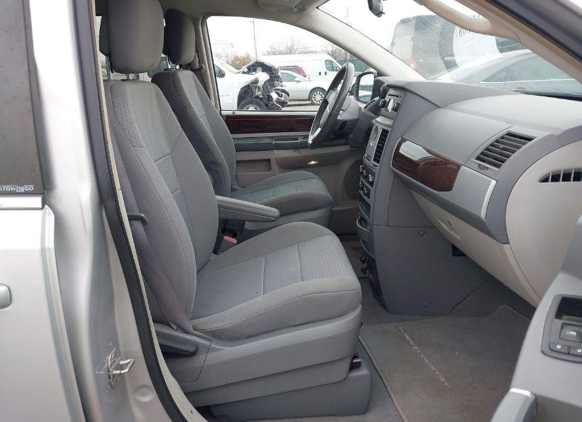 Photo 5 of 2010 Chrysler Town & COUNTRY TOURING (VIN 2A4RR5D10AR309157)