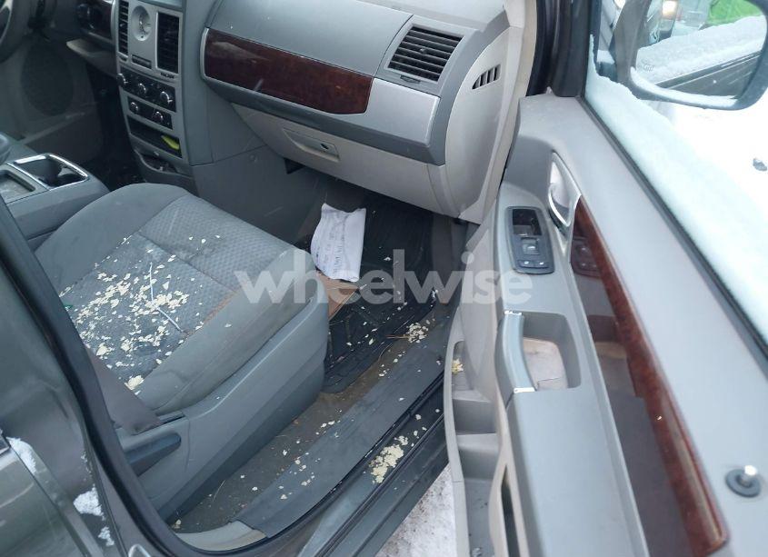 Photo 5 of 2010 Chrysler Town & COUNTRY TOURING (VIN 2A4RR5D10AR449497)