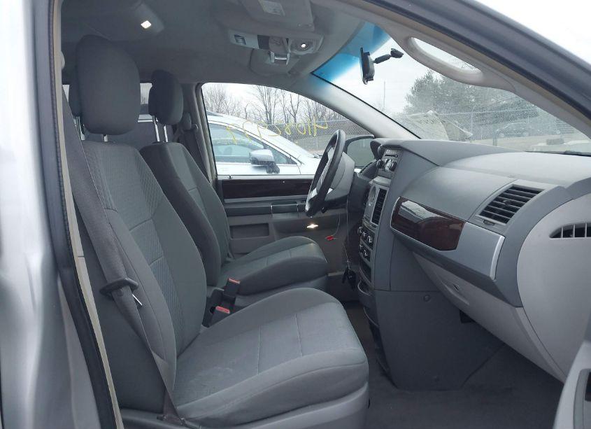 Photo 5 of 2010 Chrysler Town & COUNTRY TOURING (VIN 2A4RR5D10AR492849)