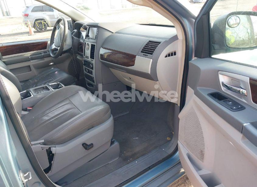 Photo 5 of 2010 Chrysler Town & COUNTRY TOURING (VIN 2A4RR5D11AR217796)