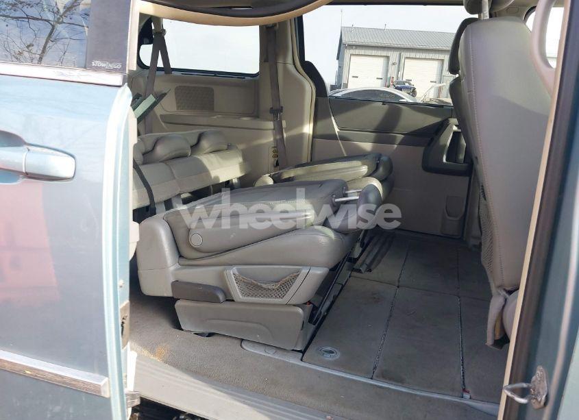 Photo 8 of 2010 Chrysler Town & COUNTRY TOURING (VIN 2A4RR5D11AR217796)