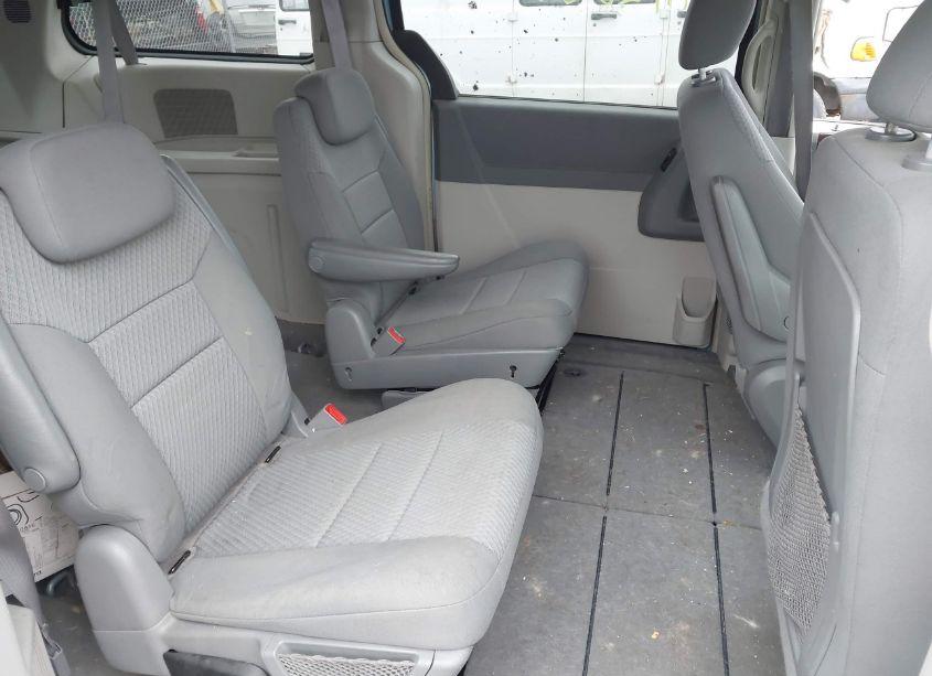 Photo 8 of 2010 Chrysler Town & COUNTRY TOURING (VIN 2A4RR5D11AR266139)