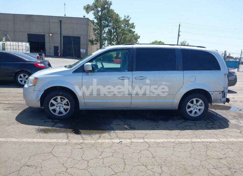 Photo 15 of 2010 Chrysler Town & COUNTRY TOURING (VIN 2A4RR5D11AR346489)