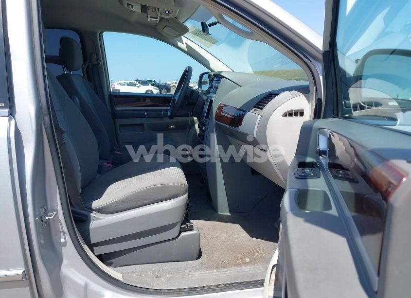 Photo 5 of 2010 Chrysler Town & COUNTRY TOURING (VIN 2A4RR5D11AR346489)