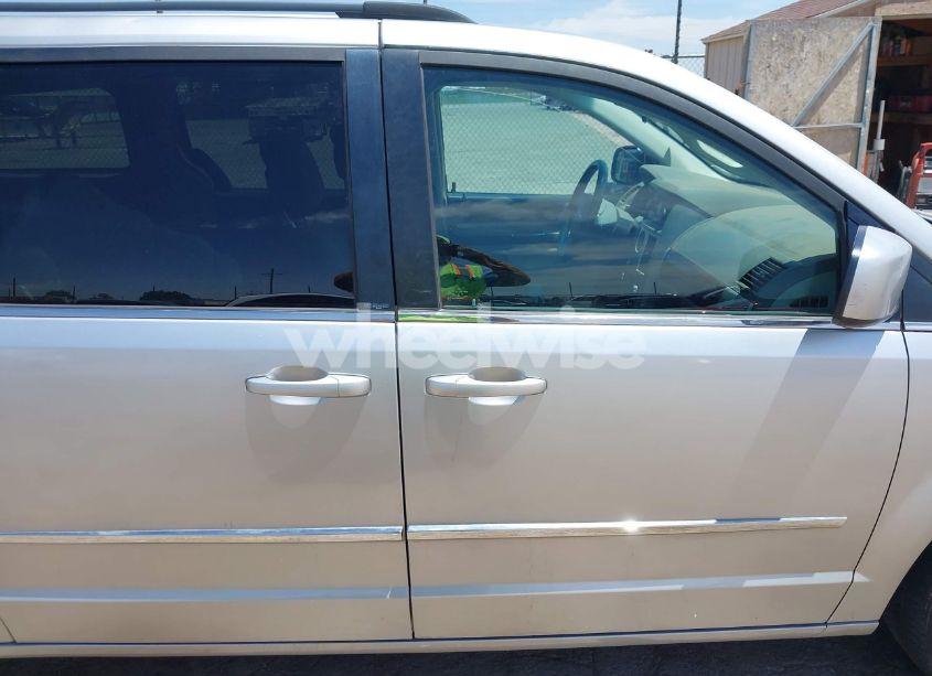 Photo 13 of 2010 Chrysler Town & COUNTRY TOURING (VIN 2A4RR5D11AR373188)