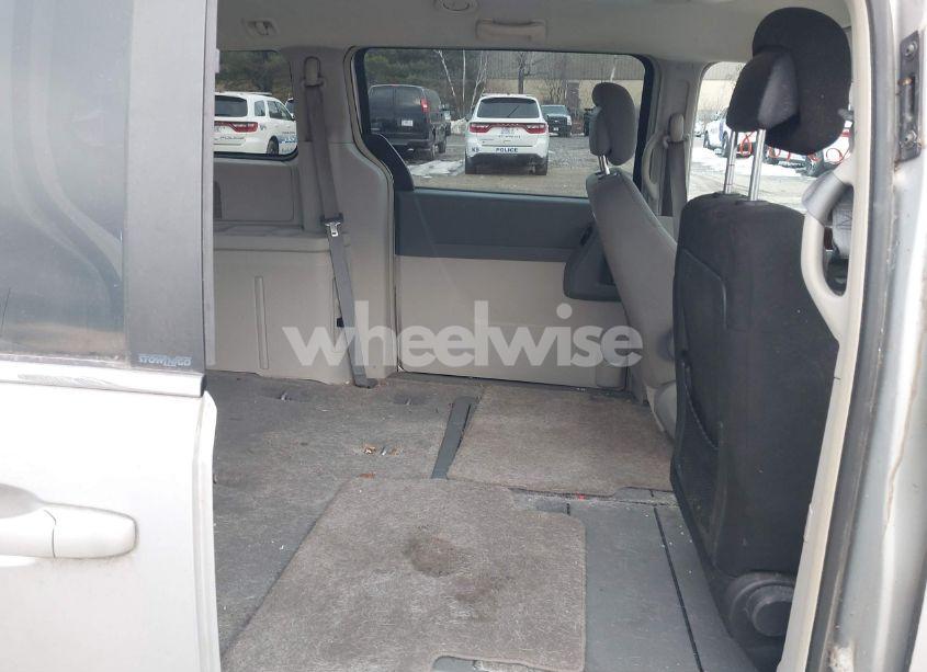 Photo 8 of 2010 Chrysler Town & COUNTRY TOURING (VIN 2A4RR5D11AR493377)