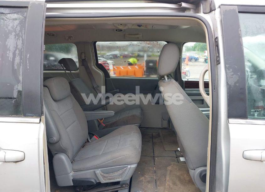 Photo 8 of 2010 Chrysler Town & COUNTRY TOURING (VIN 2A4RR5D12AR198014)