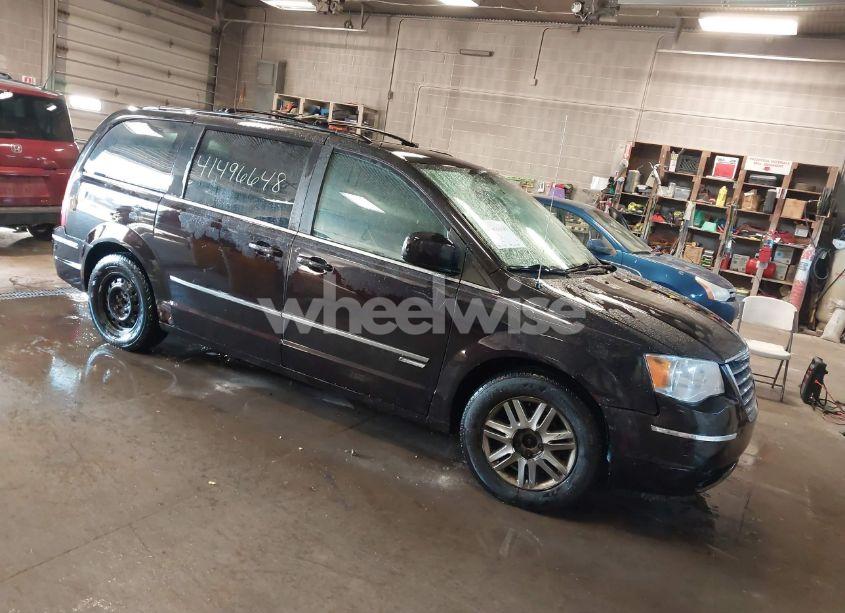 2010 Chrysler Town & COUNTRY TOURING (VIN 2A4RR5D12AR299120) main photo