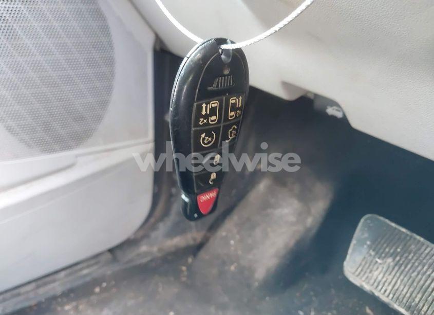 Photo 11 of 2010 Chrysler Town & COUNTRY TOURING (VIN 2A4RR5D12AR299120)