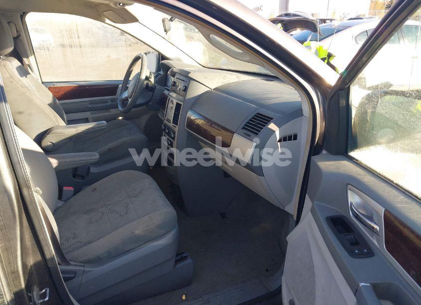 Photo 5 of 2010 Chrysler Town & COUNTRY TOURING (VIN 2A4RR5D12AR366072)