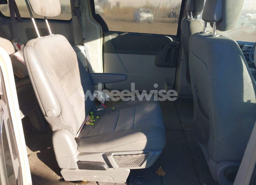 Photo 8 of 2010 Chrysler Town & COUNTRY TOURING (VIN 2A4RR5D12AR366072)