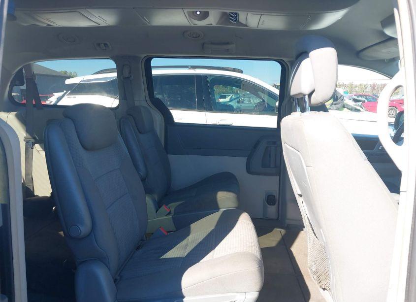 Photo 8 of 2010 Chrysler Town & COUNTRY TOURING (VIN 2A4RR5D12AR440851)