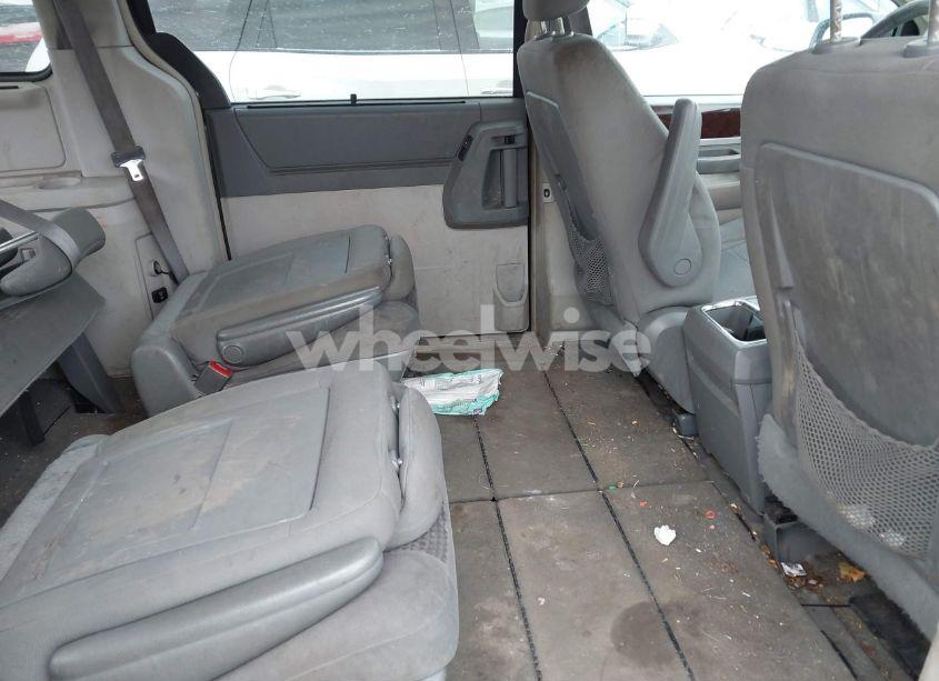 Photo 8 of 2010 Chrysler Town & COUNTRY TOURING (VIN 2A4RR5D13AR113827)