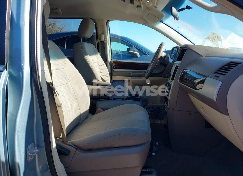 Photo 5 of 2010 Chrysler Town & COUNTRY TOURING (VIN 2A4RR5D13AR204127)