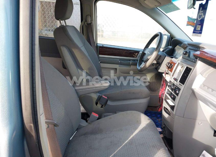 Photo 5 of 2010 Chrysler Town & COUNTRY TOURING (VIN 2A4RR5D13AR243591)