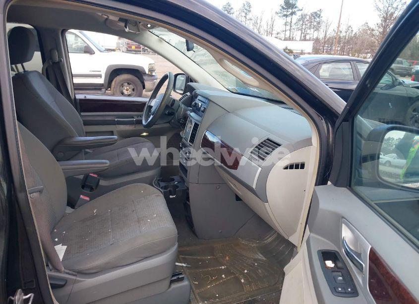 Photo 5 of 2010 Chrysler Town & COUNTRY TOURING (VIN 2A4RR5D13AR267132)