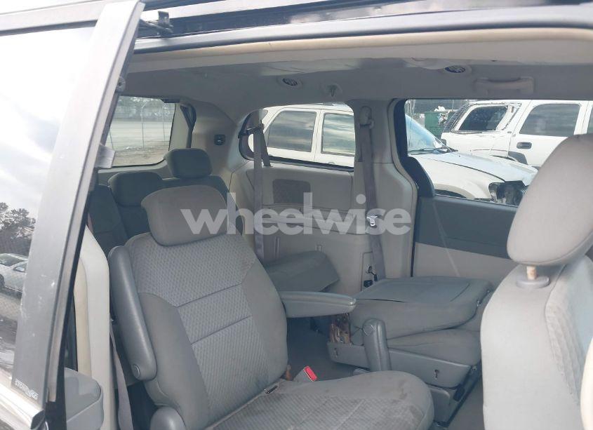 Photo 8 of 2010 Chrysler Town & COUNTRY TOURING (VIN 2A4RR5D13AR267132)