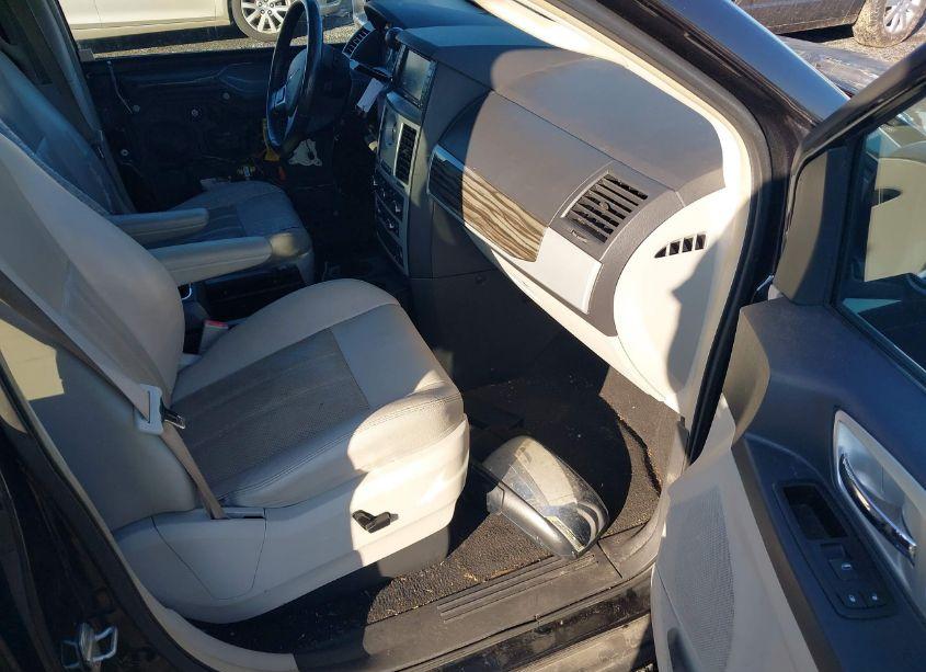 Photo 5 of 2010 Chrysler Town & COUNTRY TOURING (VIN 2A4RR5D13AR298848)