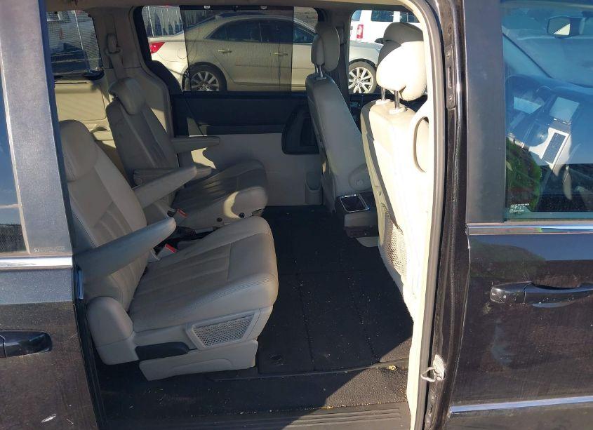 Photo 8 of 2010 Chrysler Town & COUNTRY TOURING (VIN 2A4RR5D13AR298848)