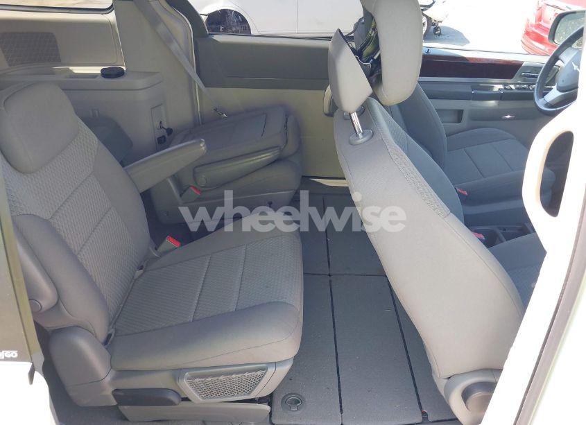 Photo 8 of 2010 Chrysler Town & COUNTRY TOURING (VIN 2A4RR5D13AR309251)