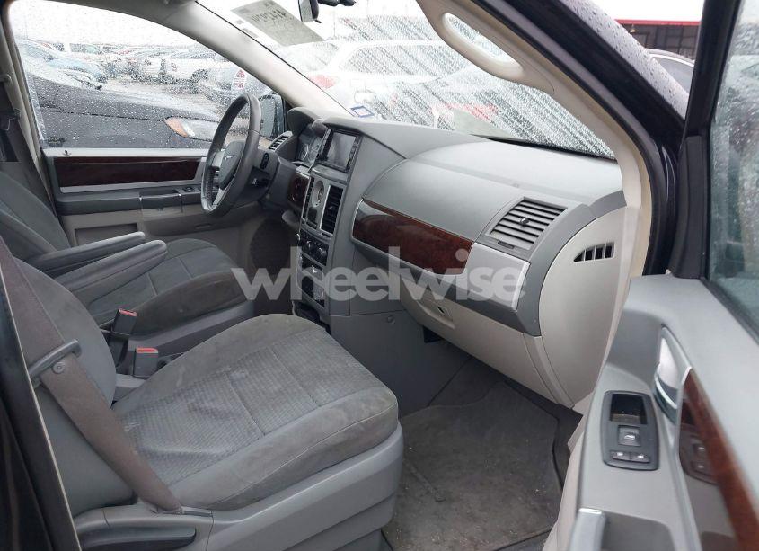 Photo 5 of 2010 Chrysler Town & COUNTRY TOURING (VIN 2A4RR5D13AR333288)