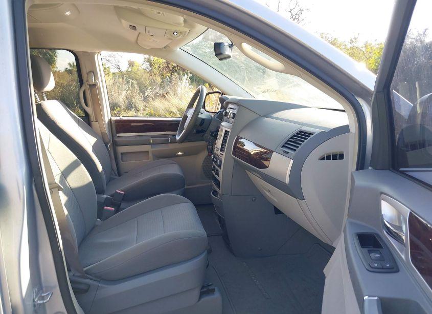 Photo 5 of 2010 Chrysler Town & COUNTRY TOURING (VIN 2A4RR5D13AR494546)