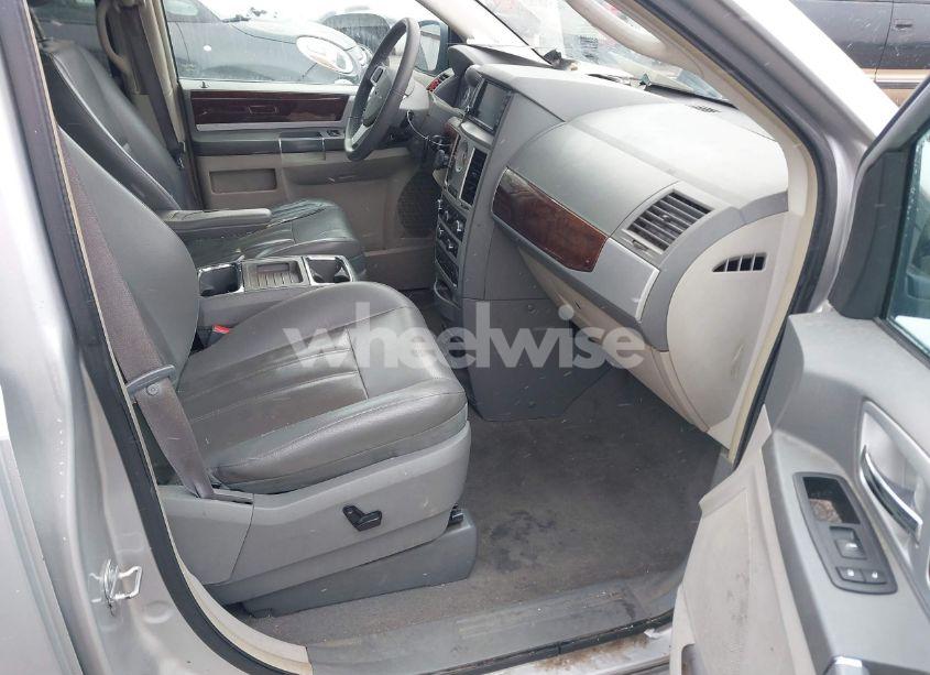 Photo 5 of 2010 Chrysler Town & COUNTRY TOURING (VIN 2A4RR5D14AR110614)