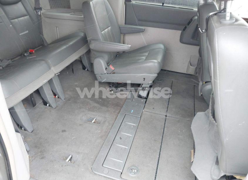 Photo 8 of 2010 Chrysler Town & COUNTRY TOURING (VIN 2A4RR5D14AR110614)