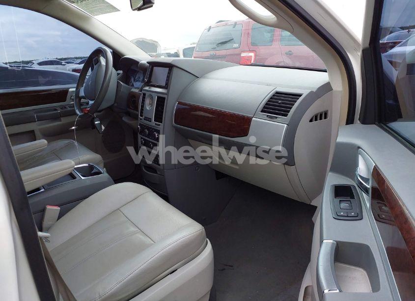 Photo 5 of 2010 Chrysler Town & COUNTRY TOURING (VIN 2A4RR5D14AR133746)