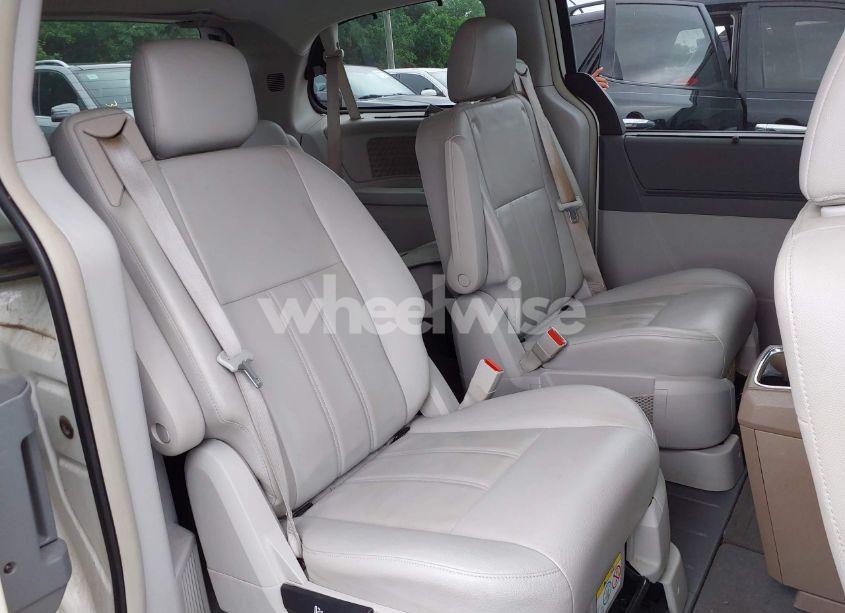 Photo 8 of 2010 Chrysler Town & COUNTRY TOURING (VIN 2A4RR5D14AR133746)