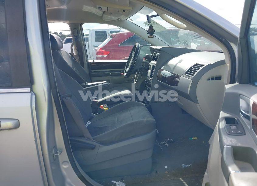 Photo 5 of 2010 Chrysler Town & COUNTRY TOURING (VIN 2A4RR5D14AR214553)