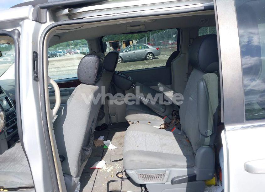 Photo 8 of 2010 Chrysler Town & COUNTRY TOURING (VIN 2A4RR5D14AR214553)